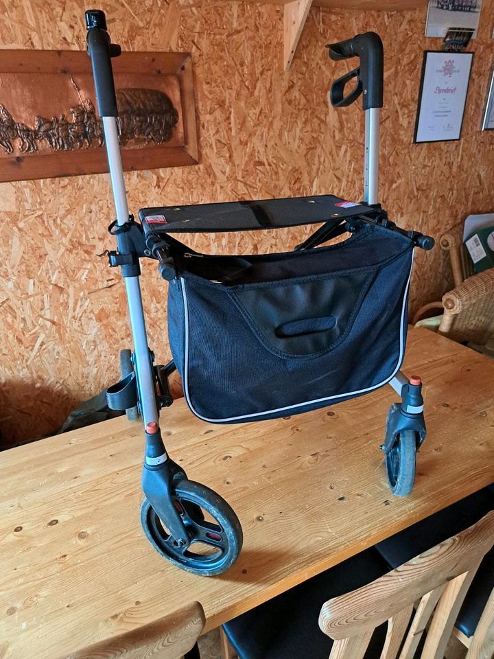 Rollator Schwarz in Rennerod