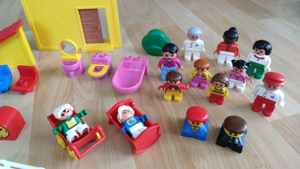 Lego Duplo Rutsche Badewanne Wiege Kinderwagen Schaukel Säule Bad in Potsdam