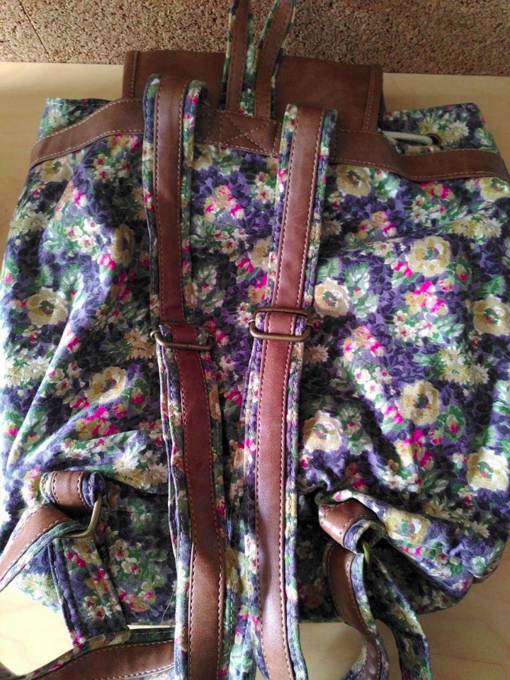 Rucksack Tasche mit Blumenmuster Stoffrucksack in Berlin