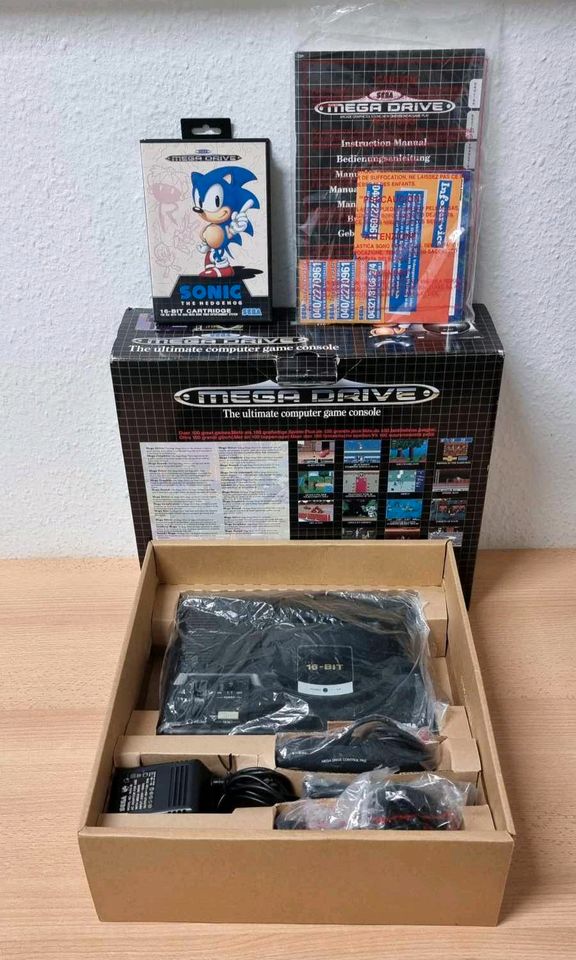 Sega Mega Drive Sonic The Hedgehog Bundle 300 VB in Marburg