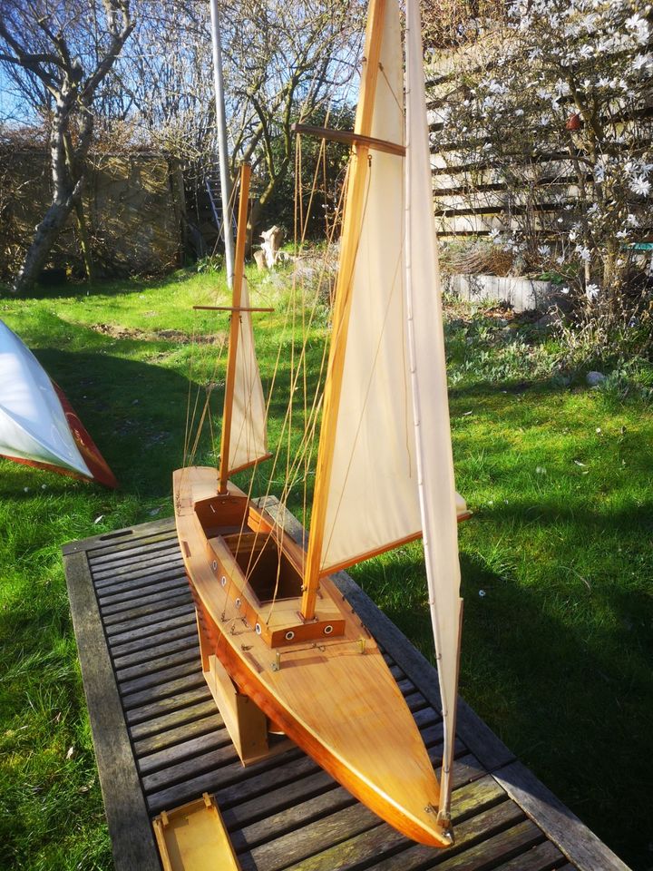 Modellboot Segelboot Holz in Rellingen