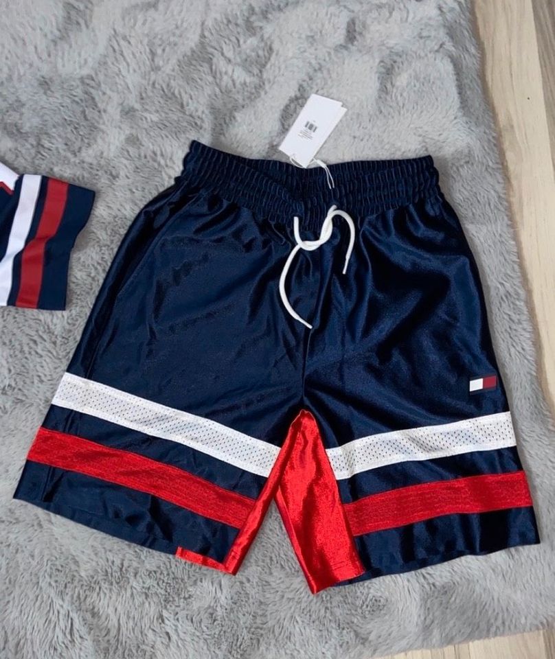 Neue Tommy Sport Shorts in Pinneberg