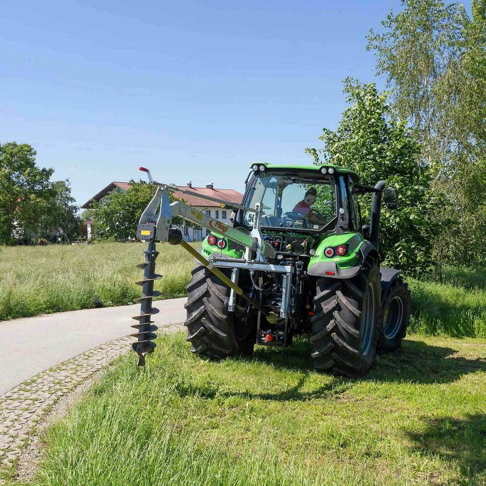 Erdbohrer vz. m. Dreipunktaufnahme u. Parallelführung, schwenkba in Breitenbrunn i.d. Oberpfalz