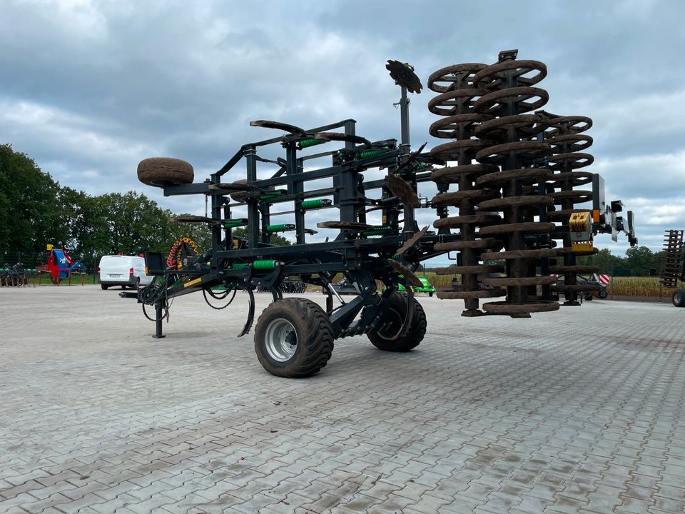 Mulchgrubber 4,5m mit Fahrwerk, Gebrauchtmaschine, Federsteinsicherung, Doppel U-Profilwalze LED-Beleuchtung. hydr. Tiefeneinstellung in Klein Berßen