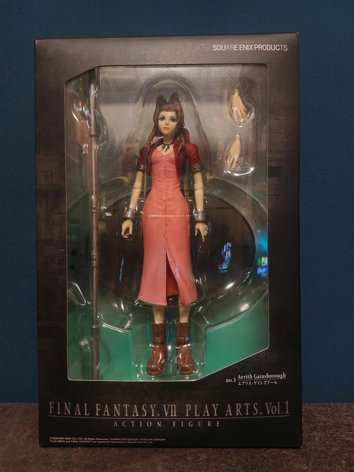 FINAL FANTASY 7 Play Arts Vol.1 - Aerith in Berlin