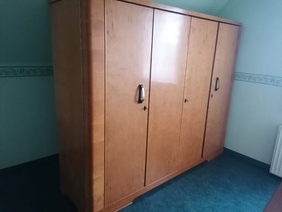 Retro Schlafzimmerschrank in Schleife (Ort)