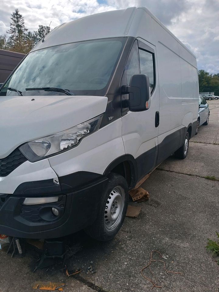 Private Anbieter ein Iveco daily Motorschadenn 08/2017 2.3 145 PS in Landshut