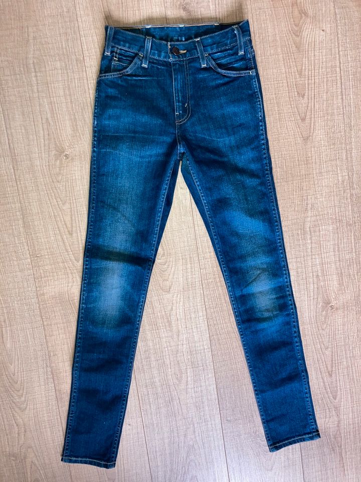 Levi’s Vintage high rise waist Jeans Hose fällt klein aus wie XXS in Berlin