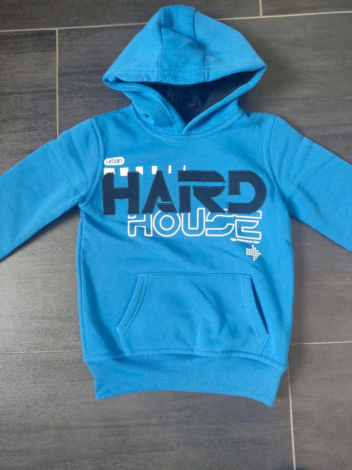 Junge 122: Hoodie Pullover blau + Katag Fleecejacke grau in Albachten