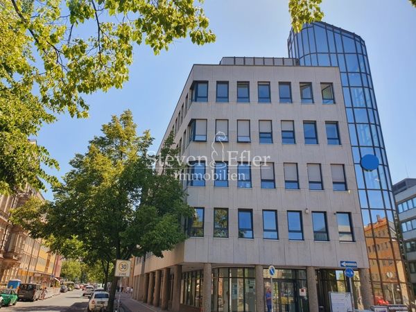 Komplette Etage in einem auffälligen Büro- und Geschäftshaus in Nürnberg (Mittelfr)