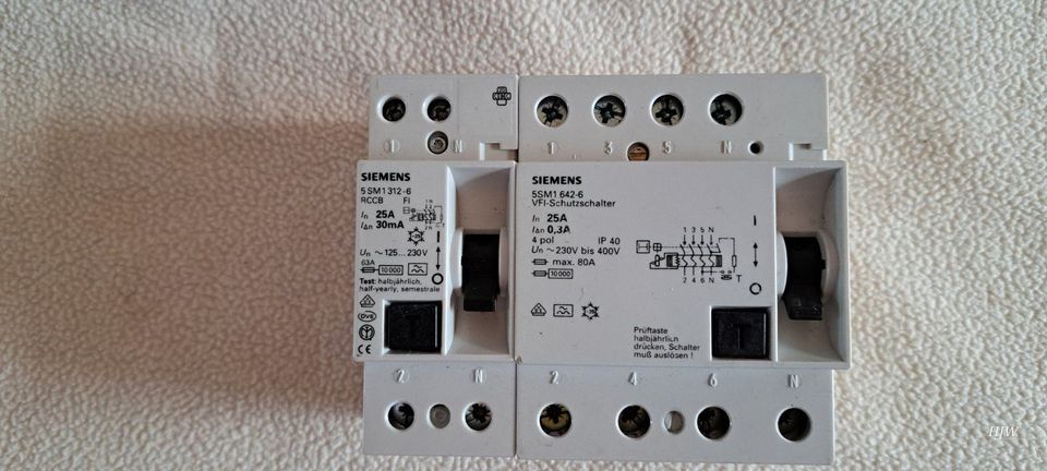 2 Siemens FI-Schalter 4pol, 1pol 6SMI1 642-6  5SM1 312-6 in Harrislee