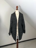 Kuscheliger Cardigan grau meliert Gr. 36/38 Strickjacke Oversize Baden-Württemberg - Filderstadt Vorschau