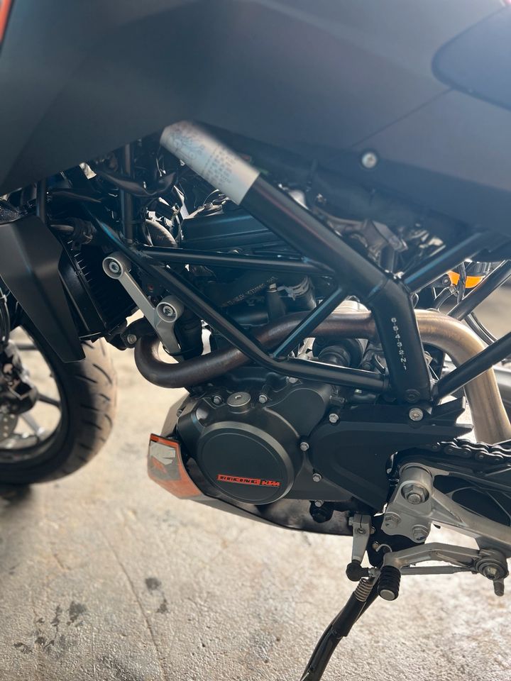 KTM Duke 125 ABS Akrapovic B196 wenig Kilometer MwSt. Ausweisbar in Kürten