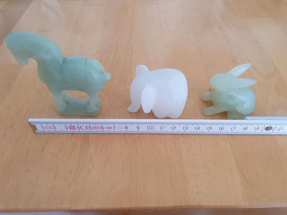 Figuren Jade, grün und weiß, Pferd, Elefant, Hase in Rheinberg