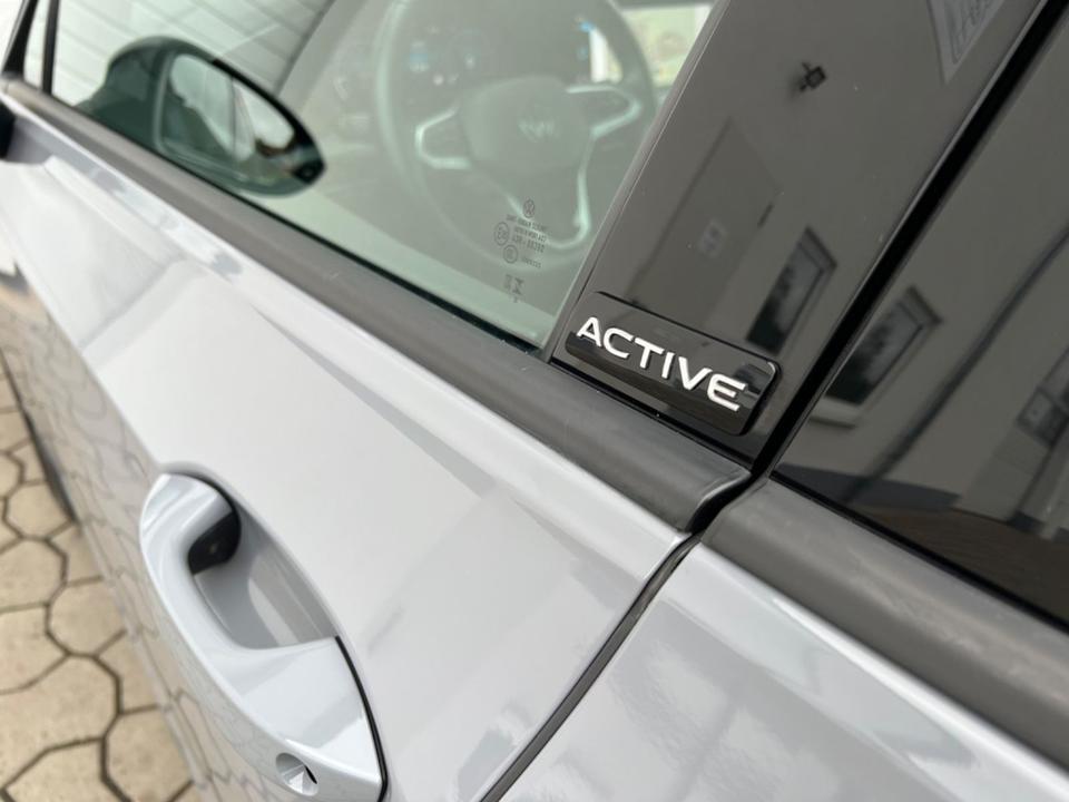 Volkswagen Golf VIII 1.5 eTSI/LED/AHK/Pano/Standh/ACC/R-Kam in Hünfeld