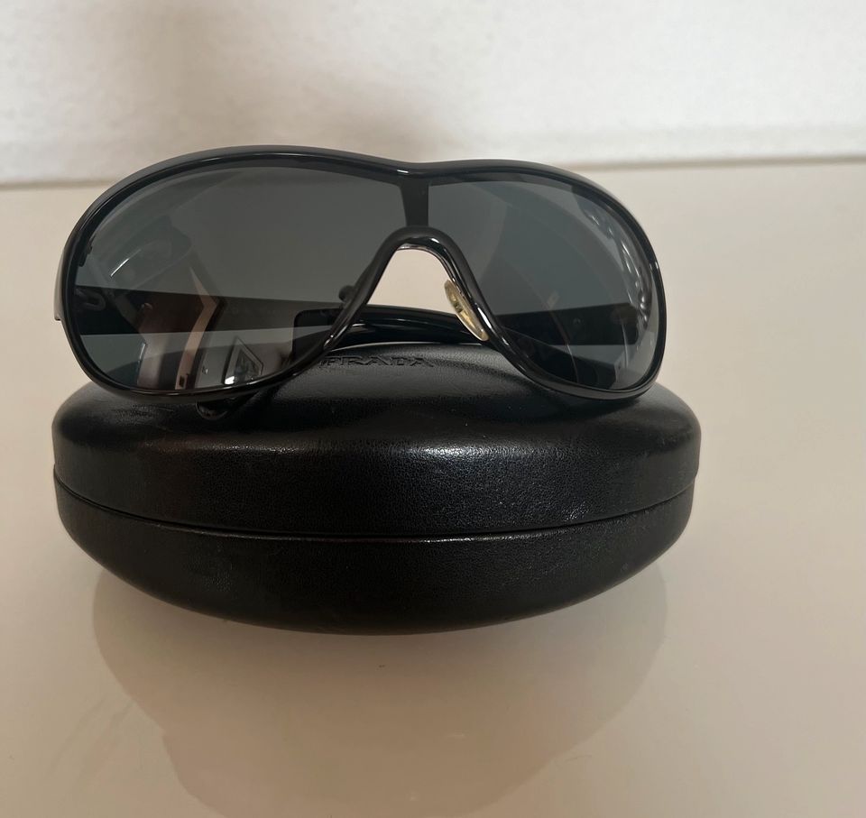 Prada Sonnenbrille - w. NEU in Düsseldorf