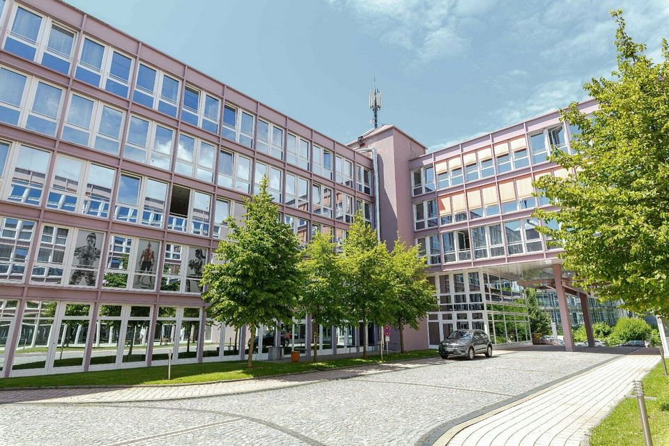 Privater Büroraum für 2 Personen in Regus Neue Messe Riem in München