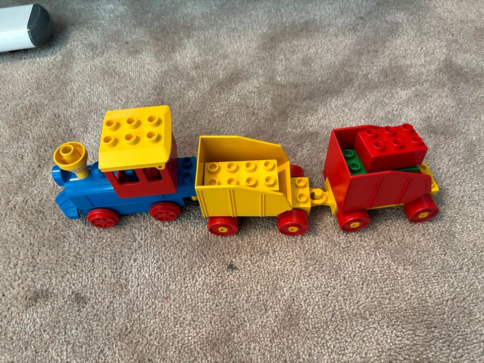 Große Kiste Lego Duplo mit diversen Sets, Platten und Fahrzeugen in Wesel