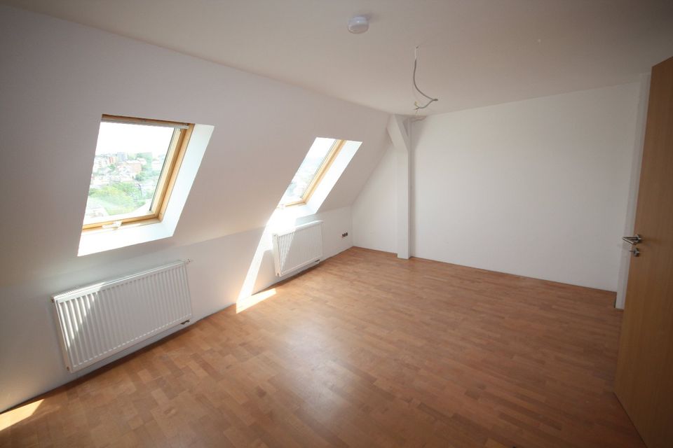 Sanierte 4-Raum DG-Maisonette-Wohnung mit Balkon in Greiz