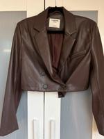 Brauner Kurzer Kunstleder Blazer von Bershka Gr.S Berlin - Reinickendorf Vorschau