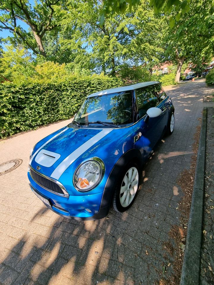 Mini S-Cooper mit Panoramadach und JCWorks Auspuff in Hamburg