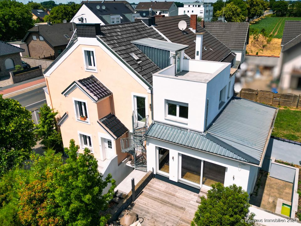 Top gepflegtes, modernes EFH, zentral, 345 m² Wohn-Nutzfläche, Teilung in 3 Wohnungen möglich ... in Euskirchen