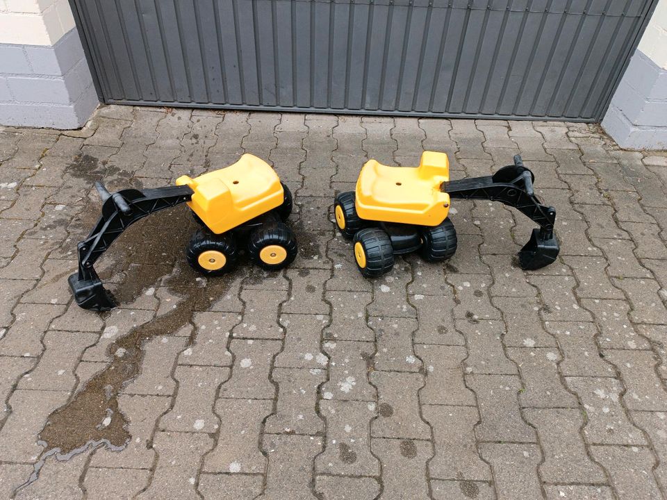 Spielzeug Bagger Sandkasten zusammen in Sulzheim