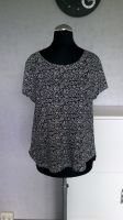 T-Shirt Oberteil Top schwarz weiß Blumen Muster Gr. S h&m Basic Friedrichshain-Kreuzberg - Friedrichshain Vorschau