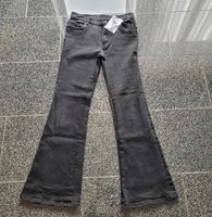 Prada Jeans,  Flare Fit, Größe 27, grau/schwarz Nordrhein-Westfalen - Essen-Haarzopf Vorschau