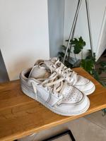 Nike Air Sneakers für Jungs Größe 38 in weiß Nordrhein-Westfalen - Meschede Vorschau