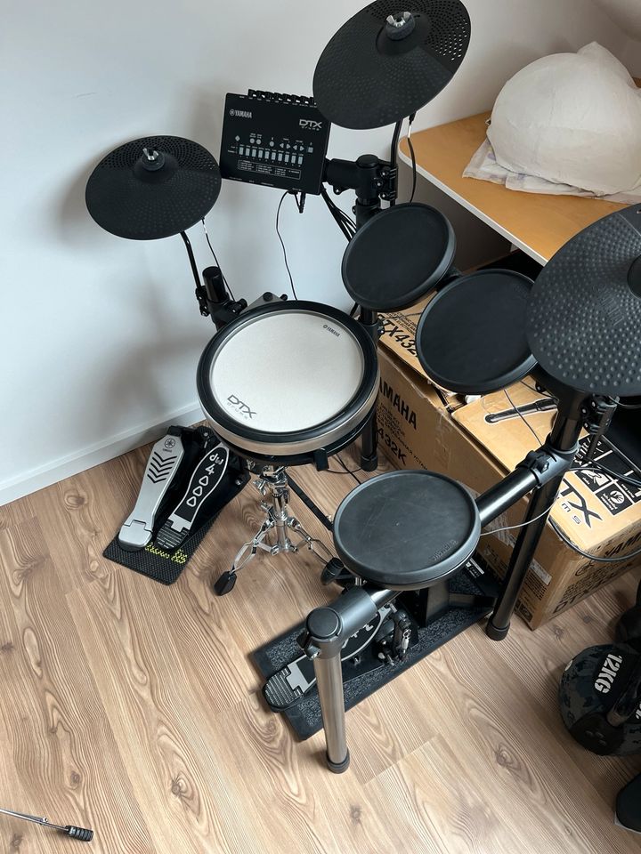 Yamaha DTX432K Schlagzeug / E-Drum Kit in Berlin