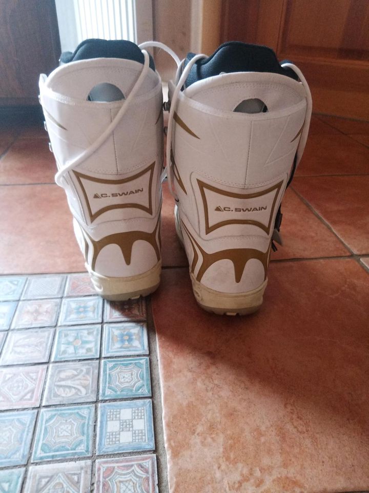 Snowboard Boots weiß Größe 44/45 in Meinersen