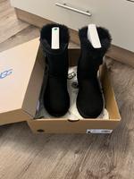 Stiefel UGG, große 36, neu Hessen - Rodgau Vorschau