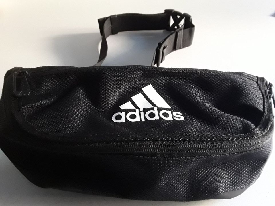 ADIDAS cross-body Tasche ,schwarz/weiß in Laufen