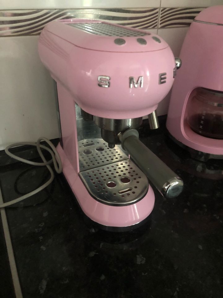 Smeg Espresso Maschine in rosa in Rüsselsheim