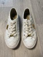 Guess Turnschuhe Schuhe weiß Laufschuhe Straßenschuhe sneaker Bayern - Marktredwitz Vorschau