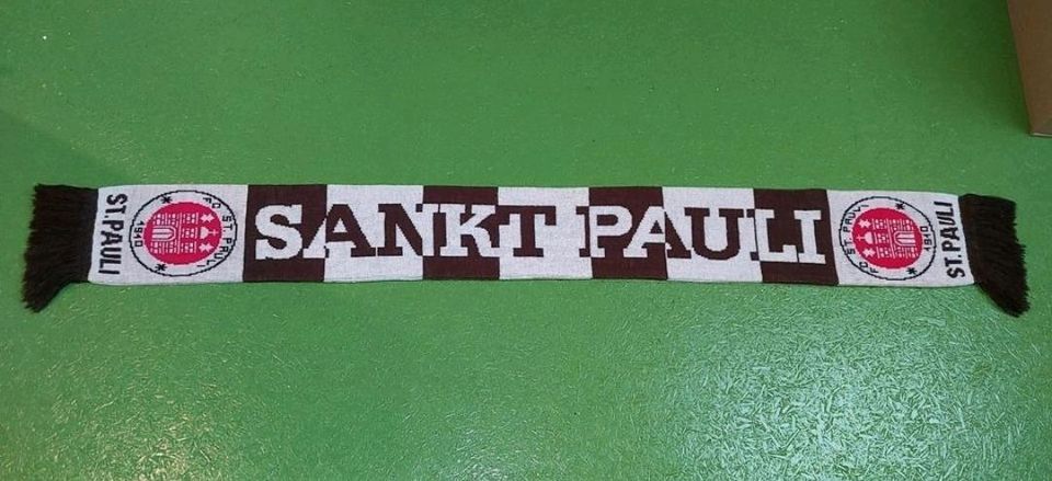 FC St. Pauli Schal in Siegburg