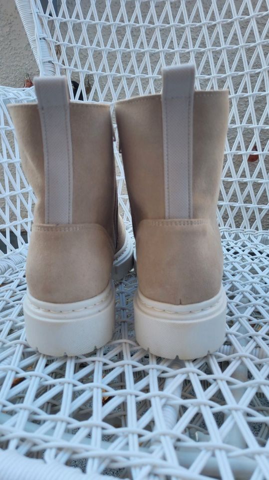 JOLANA & FENENA BOOTS GR.38 BEIGE LEDER -NEU- in Berlin