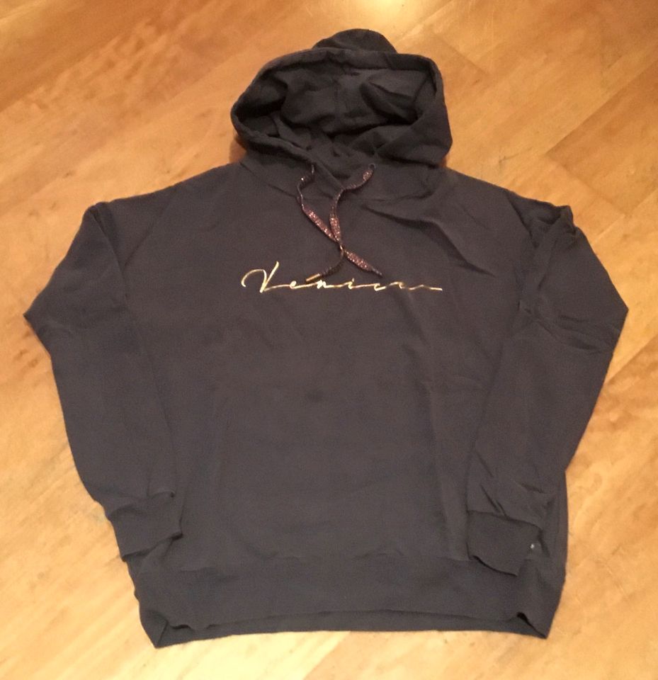 Hoodie von Venice Beach, Größe S, lila mit goldenem Schriftzug in Achern