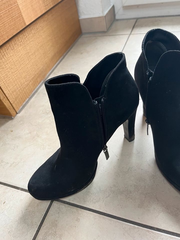 Tamaris Ankle Boots Schihe Stiefelette Gr.38 schwarz sehr gut in Berlin