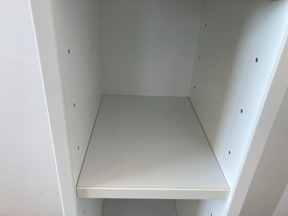 #A Bücherregal weiß Regal Hochschrank 202 cm Ikea Holz Wohnzimmer in Burgstädt