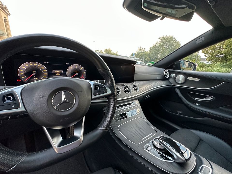 Mercedes-Benz E 220 d Coupe AMG/PANO/Widesc/Comand/20ZOLL in Wuppertal