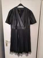 Schwarzes Kleid mit Plissee und Spitze Neu ! Nordrhein-Westfalen - Kamen Vorschau