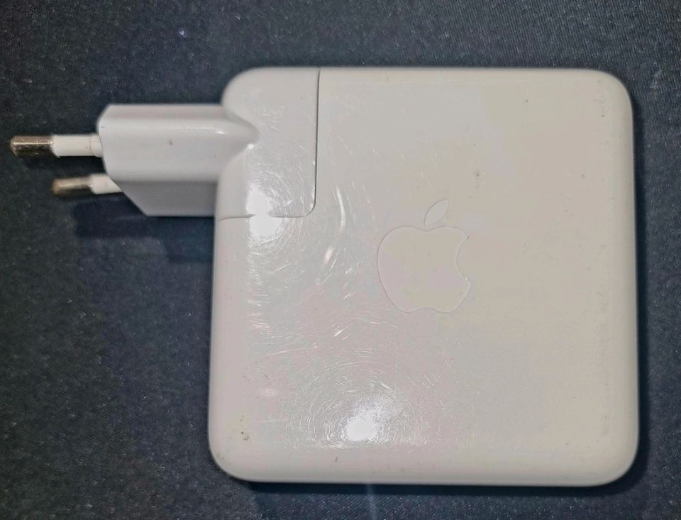 ORIGINAL APPLE A1718 61W USB-C LADEGERÄT  FÜR MBP  33CM in Gelsenkirchen