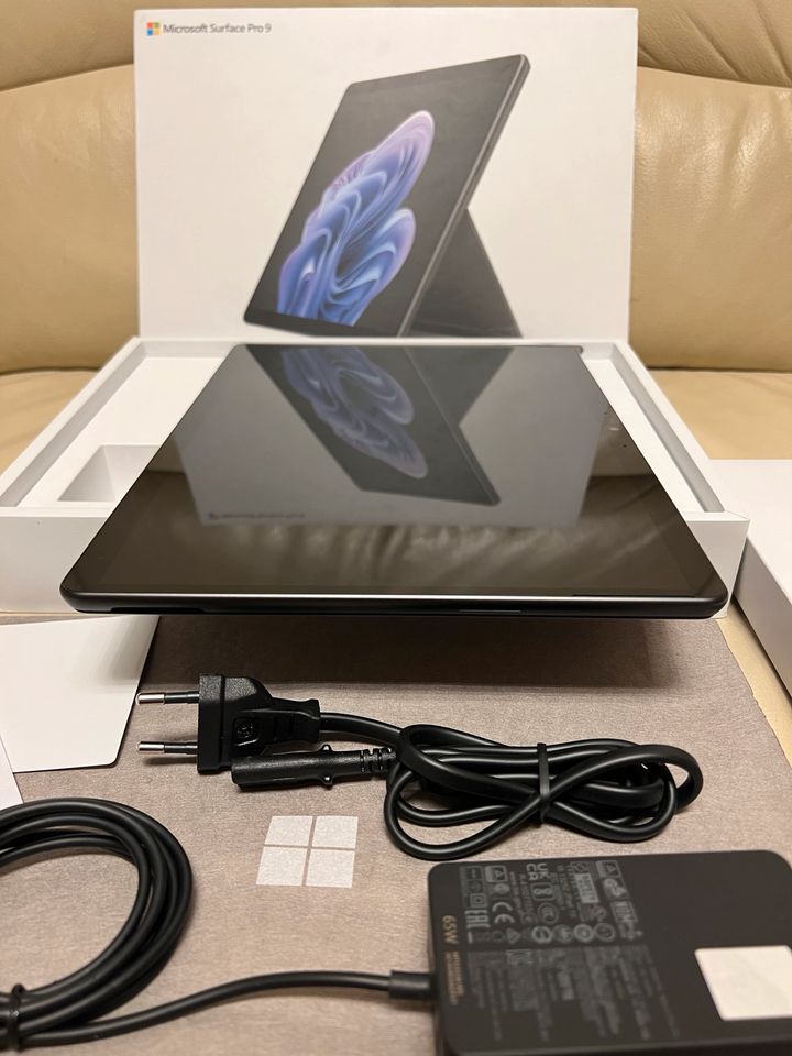 Microsoft Surface Pro 9. Intel Core i5-8GB-256GB. Garantie. in Rostock