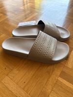 Adidas Adiletten beige in 43 Neu mit Etikett Nordrhein-Westfalen - Leverkusen Vorschau