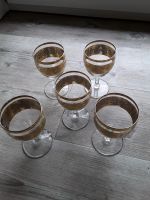 5 alte Weingläser mit Goldbodūre Niedersachsen - Südbrookmerland Vorschau