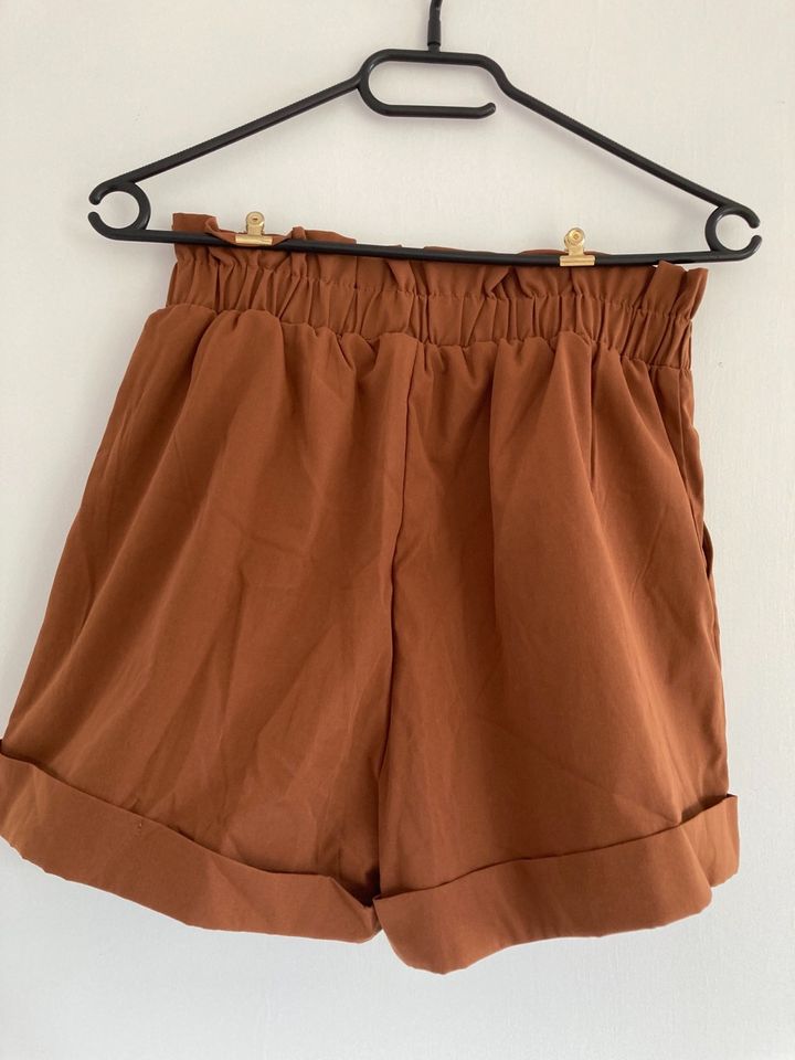 Braune Shorts größe S in Darmstadt