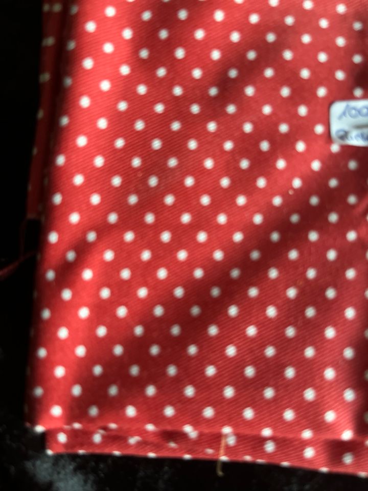 Baumwolle rot mit Punkten 100 x 40 cm weiße Punkte in Marktheidenfeld