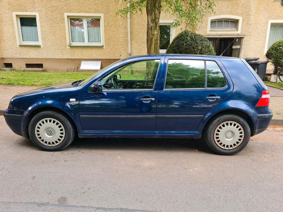 VW Golf 4 . 1,4 in Bad Oeynhausen